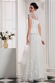 Traditional Full Length Lace Wedding Dress