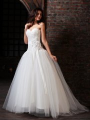 Sweetheart Lace and Tulle A-line Wedding Gown