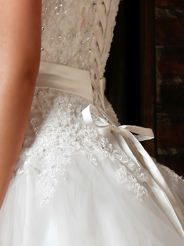 Sweetheart Lace and Tulle A-line Wedding Gown - Click Image to Close