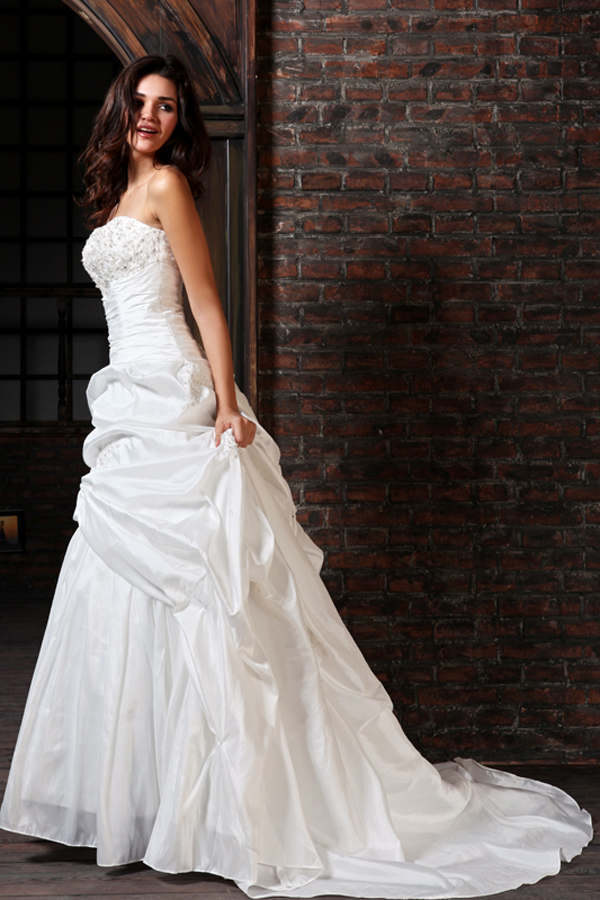 Graceful Strapless A-line Satin Wedding Dress - Click Image to Close