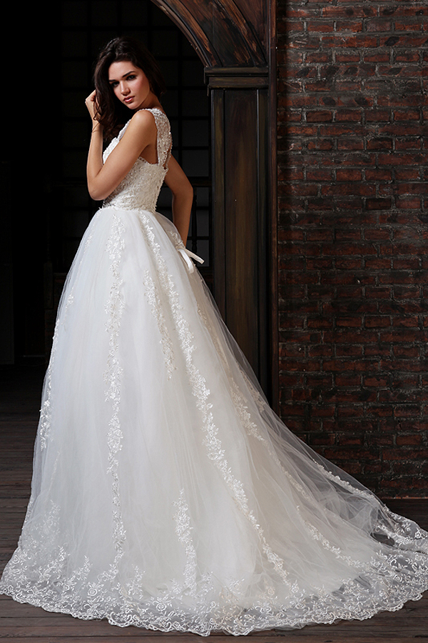 Sophisticated Sleeveless Lace Wedding Gown - Click Image to Close