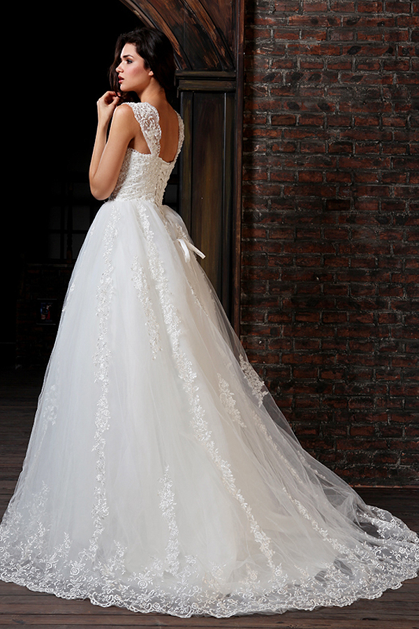 Sophisticated Sleeveless Lace Wedding Gown - Click Image to Close
