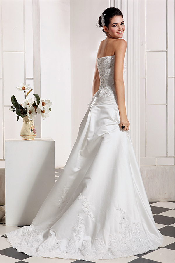 Stunning Sweetheart Wedding Dress with Mini Train - Click Image to Close