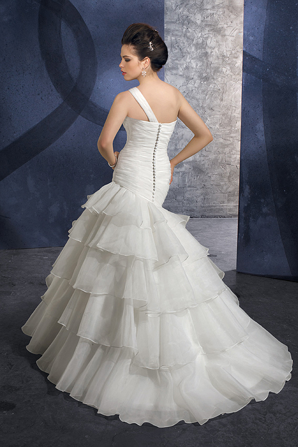 Court Train Organza White Wedding Gown - Click Image to Close