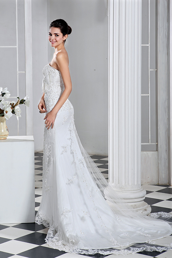 Enchanting Traditonal Strapless Wedding Dress - Click Image to Close