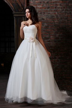 Sweetheart Tulle Wedding Ball Gown with Brush Train