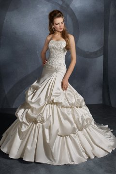 Court Train Floral Sweetheart Ivory Wedding Dress