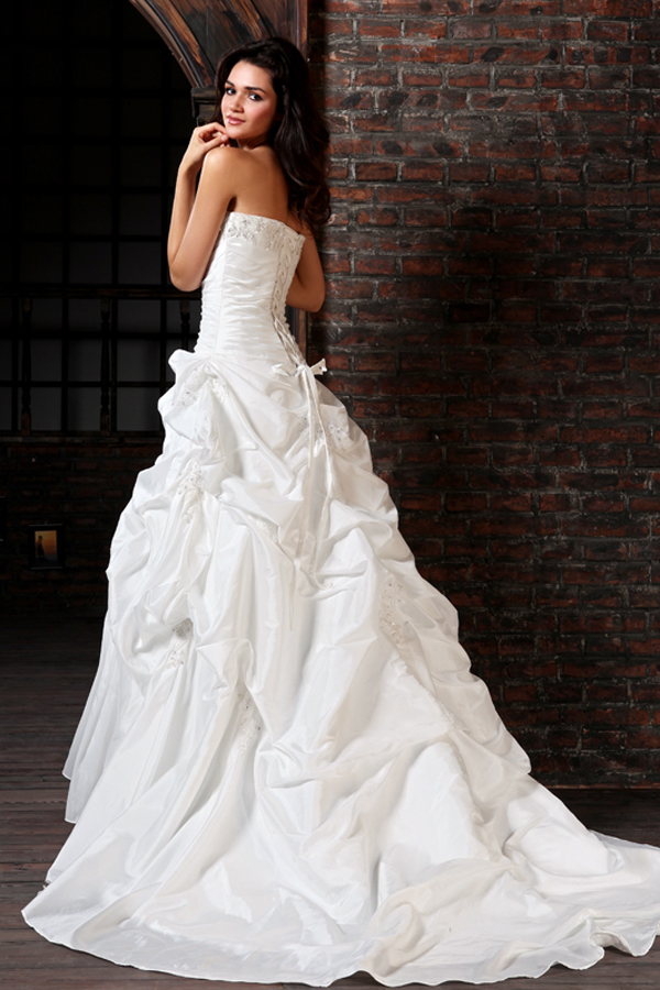 Graceful Strapless A-line Satin Wedding Dress - Click Image to Close