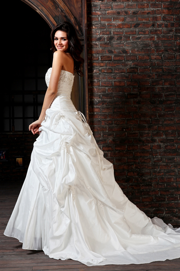 Graceful Strapless A-line Satin Wedding Dress - Click Image to Close