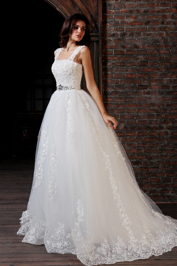 Sophisticated Sleeveless Lace Wedding Gown - Click Image to Close