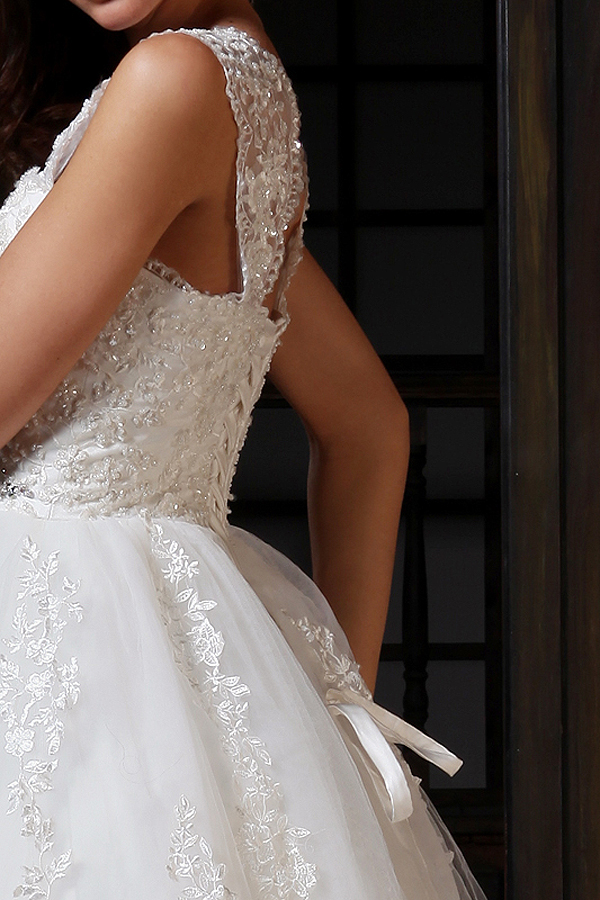 Sophisticated Sleeveless Lace Wedding Gown - Click Image to Close