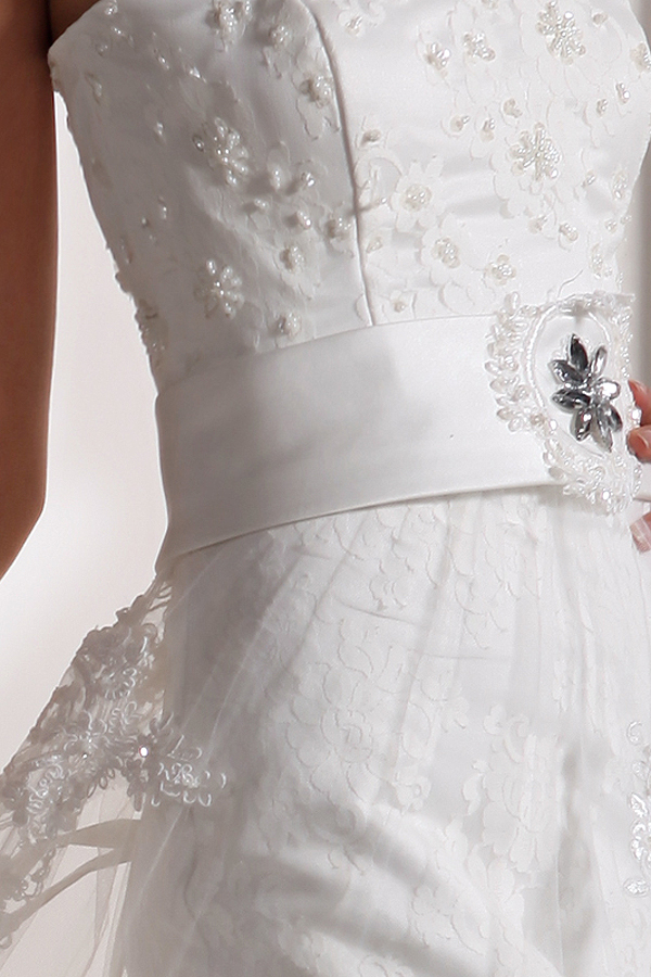 Stunnig Strapless Lace Wedding Gown - Click Image to Close